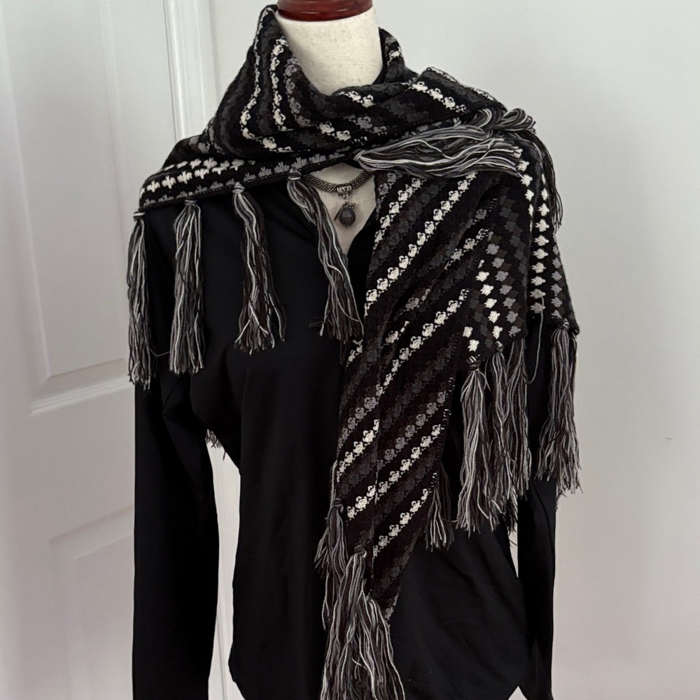 Boho Steve Madden Fringe Poncho/ Wrap - Picture 3 of 4